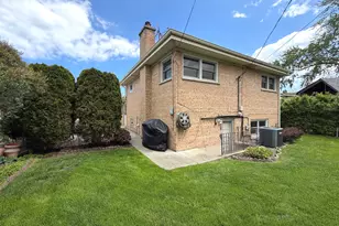 7150 N Crawford Ave, Lincolnwood, IL 60712 - Photo 12