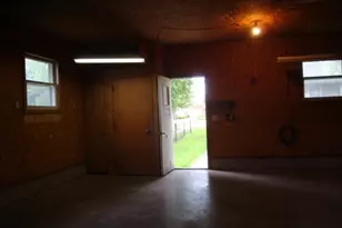 221 W Garfield Ave, Cissna Park, IL 60924 - Photo 32