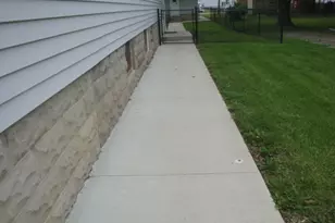 221 W Garfield Ave, Cissna Park, IL 60924 - Photo 34