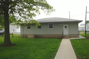 221 W Garfield Ave, Cissna Park, IL 60924 - Photo 26