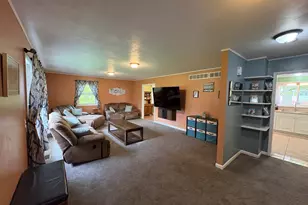 320 S Main St, Creston, IL 60113 - Photo 8