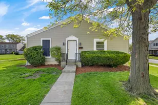 121 Williamsburg Rd, Country Club Hills, IL 60478 - Photo 1