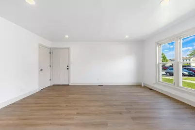 121 Williamsburg Road, Country Club Hills, IL 60478 - Photo 8