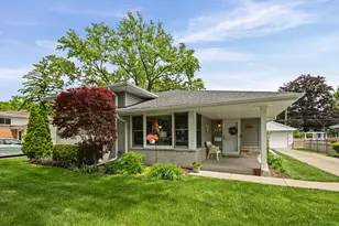 21 N Waterman Ave, Arlington Heights, IL 60004 - Photo 1