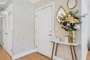 920 W Barry Ave, Chicago, IL 60657 - Photo 12
