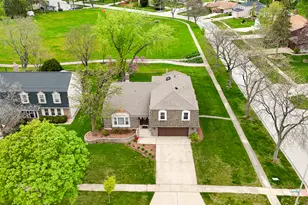 2234 Appleby Dr, Wheaton, IL 60189 - Photo 40
