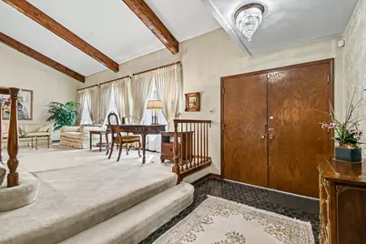 421 E Barclay Court, Elmhurst, IL 60126 - Photo 2