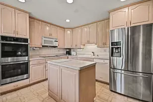 421 E Barclay Ct, Elmhurst, IL 60126 - Photo 12