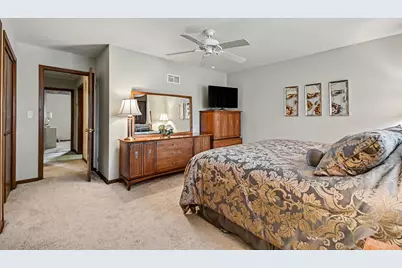421 E Barclay Court, Elmhurst, IL 60126 - Photo 16