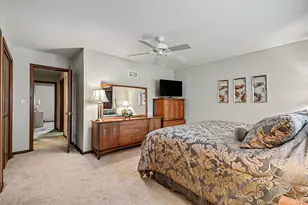 421 E Barclay Ct, Elmhurst, IL 60126 - Photo 16