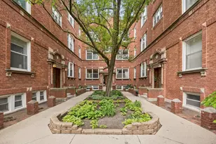 4448 N Beacon St, Chicago, IL 60640 - Photo 2