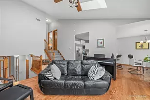 836 Millcreek Cir, Elgin, IL 60123 - Photo 12