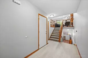 836 Millcreek Cir, Elgin, IL 60123 - Photo 8