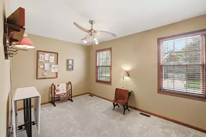 637 N Lyle Avenue, Elgin, IL 60123 - Photo 20