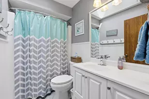 637 N Lyle Ave, Elgin, IL 60123 - Photo 18