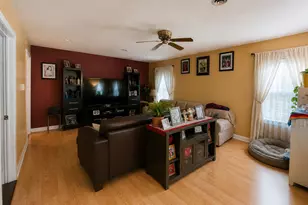 8 Monroe St, Elgin, IL 60123 - Photo 4