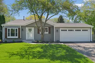 2404 Flambeau Dr, Naperville, IL 60564 - Photo 2