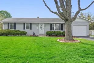 605 Commanche Ct, Carol Stream, IL 60188 - Photo 1