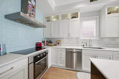 540 W Oakdale Avenue #4E, Chicago, IL 60657 - Photo 6