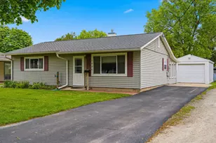 1435 Lanewood Dr, Dixon, IL 61021 - Photo 1