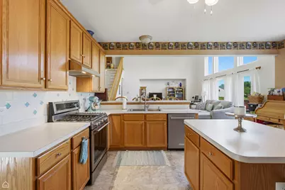 1017 Wheatland Drive, Crystal Lake, IL 60014 - Photo 4