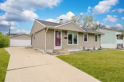 404 E Lincoln Avenue, Glendale Heights, IL 60139 - Photo 2