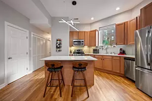 612 W Barry Ave, Chicago, IL 60657 - Photo 6