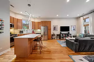 612 W Barry Ave, Chicago, IL 60657 - Photo 4