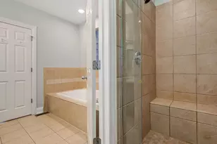 1945 W Erie St, Chicago, IL 60622 - Photo 16