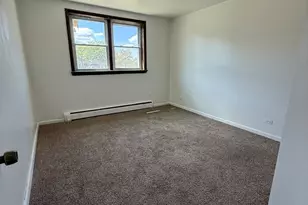 1627 Woodbine Dr, Round Lake Beach, IL 60073 - Photo 4