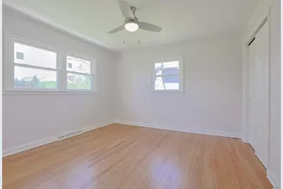 2232 Sprucewood Avenue, Des Plaines, IL 60018 - Photo 18