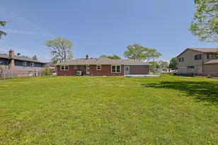2232 Sprucewood Ave, Des Plaines, IL 60018 - Photo 34