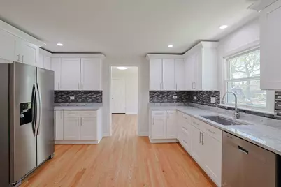 2232 Sprucewood Avenue, Des Plaines, IL 60018 - Photo 12
