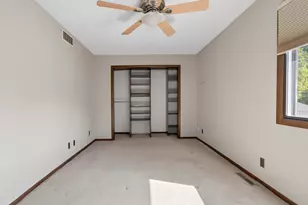 1108 E Jefferson St, Bloomington, IL 61701 - Photo 12