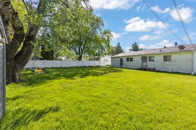 303 E Edgelawn Drive, Plano, IL 60545 - Photo 18