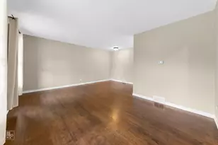 410 E North Shore Dr, Mundelein, IL 60060 - Photo 2