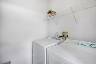 98 Village Station Ln, Grayslake, IL 60030 - Photo 16