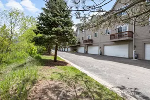 98 Village Station Ln, Grayslake, IL 60030 - Photo 18