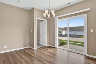 1021 Crestview Ln, Pingree Grove, IL 60140 - Photo 4