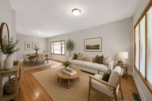 10441 S Ave H Ave, Chicago, IL 60617 - Photo 8