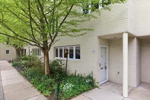 1085 S Park Terrace, Chicago, IL 60605 - Photo 2