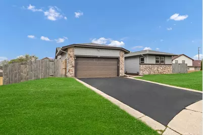 944 Richmond Court, Elk Grove Village, IL 60007 - Photo 2
