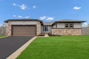 944 Richmond Ct, Elk Grove Village, IL 60007 - Photo 1