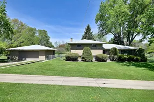 1030 W Kenilworth Ave, Palatine, IL 60067 - Photo 1