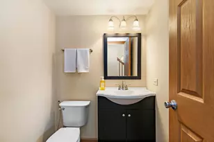 906 Oak Ridge Dr, Streamwood, IL 60107 - Photo 14
