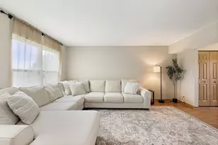 906 Oak Ridge Dr, Streamwood, IL 60107 - Photo 12