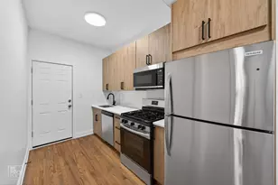 2154 W Arthur Ave, Chicago, IL 60645 - Photo 2