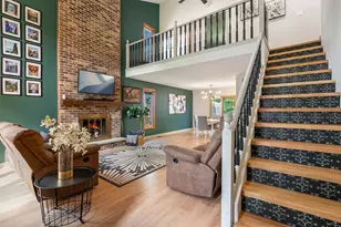 591 Roosevelt Ct, Grayslake, IL 60030 - Photo 2
