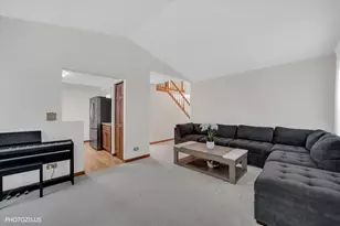 103 N Sterling Heights Rd, Vernon Hills, IL 60061 - Photo 12