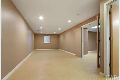 840 Queens Lane, Glenview, IL 60025 - Photo 24
